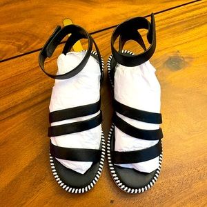 Vince Camuto Margreta Sandal